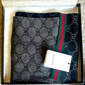 Gucci black/grey monogram GG print w/stripe.